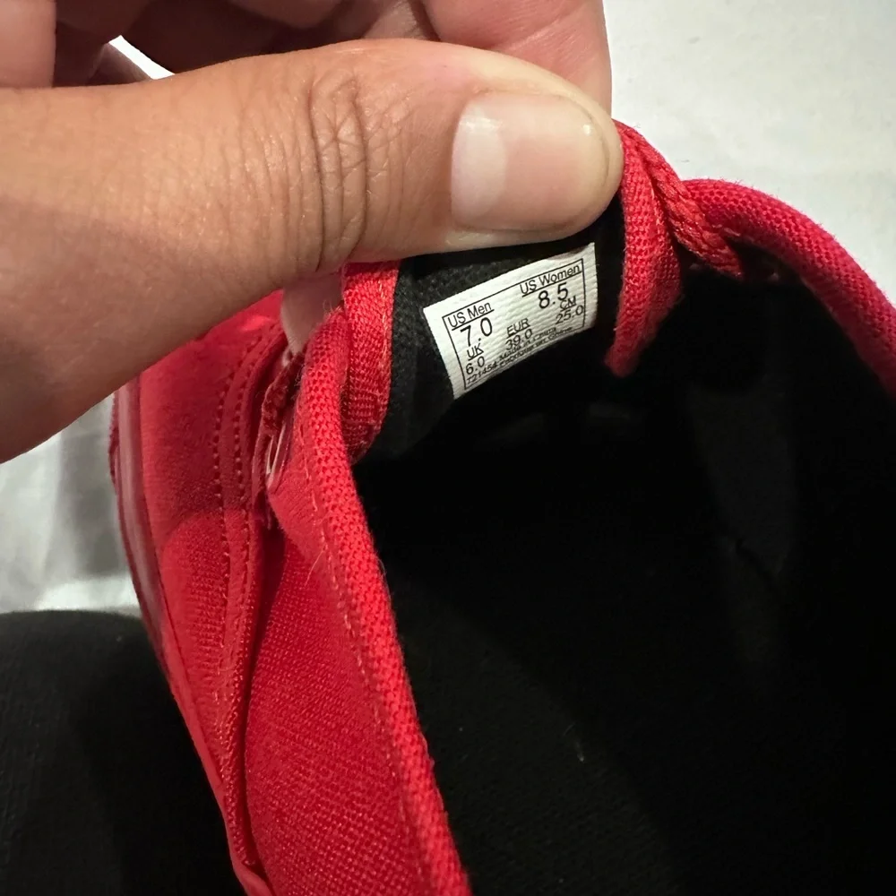 Vans sneakers sz. 7 men’s / 8.5 women’s RED